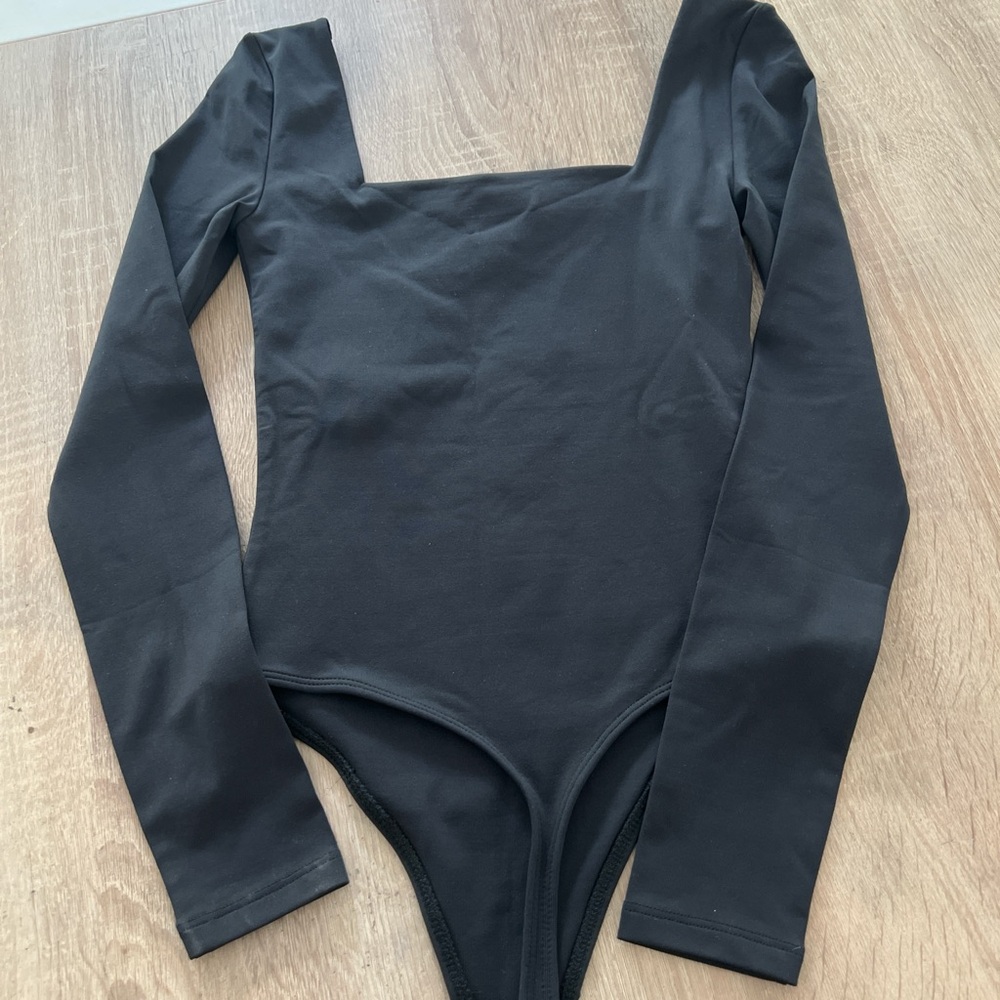 Babaton Black Square Neck Long Sleeve Bodysuit